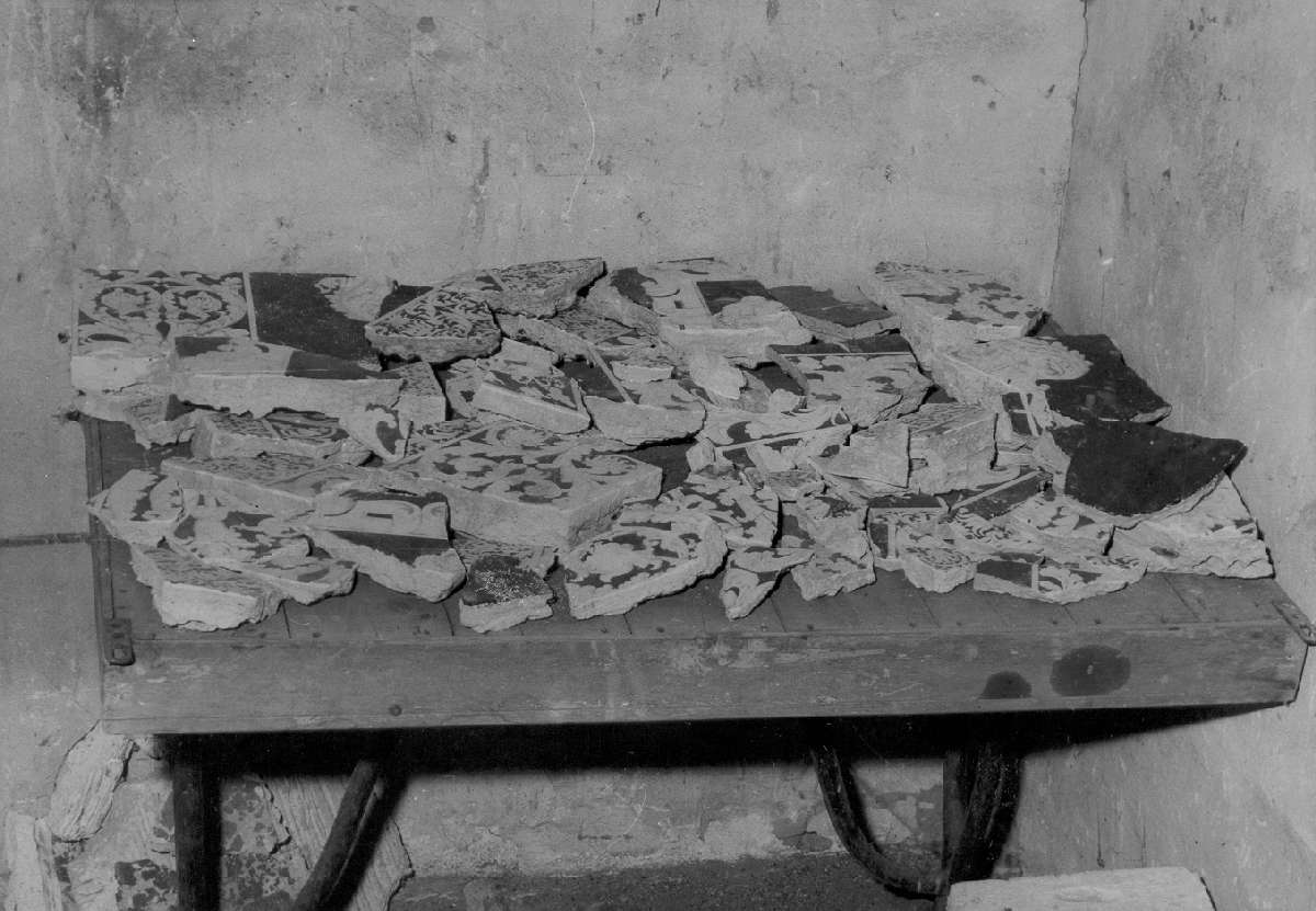 paliotto, elemento d'insieme - manifattura carpigiana (metà, metà sec. XVII, sec. XVII)