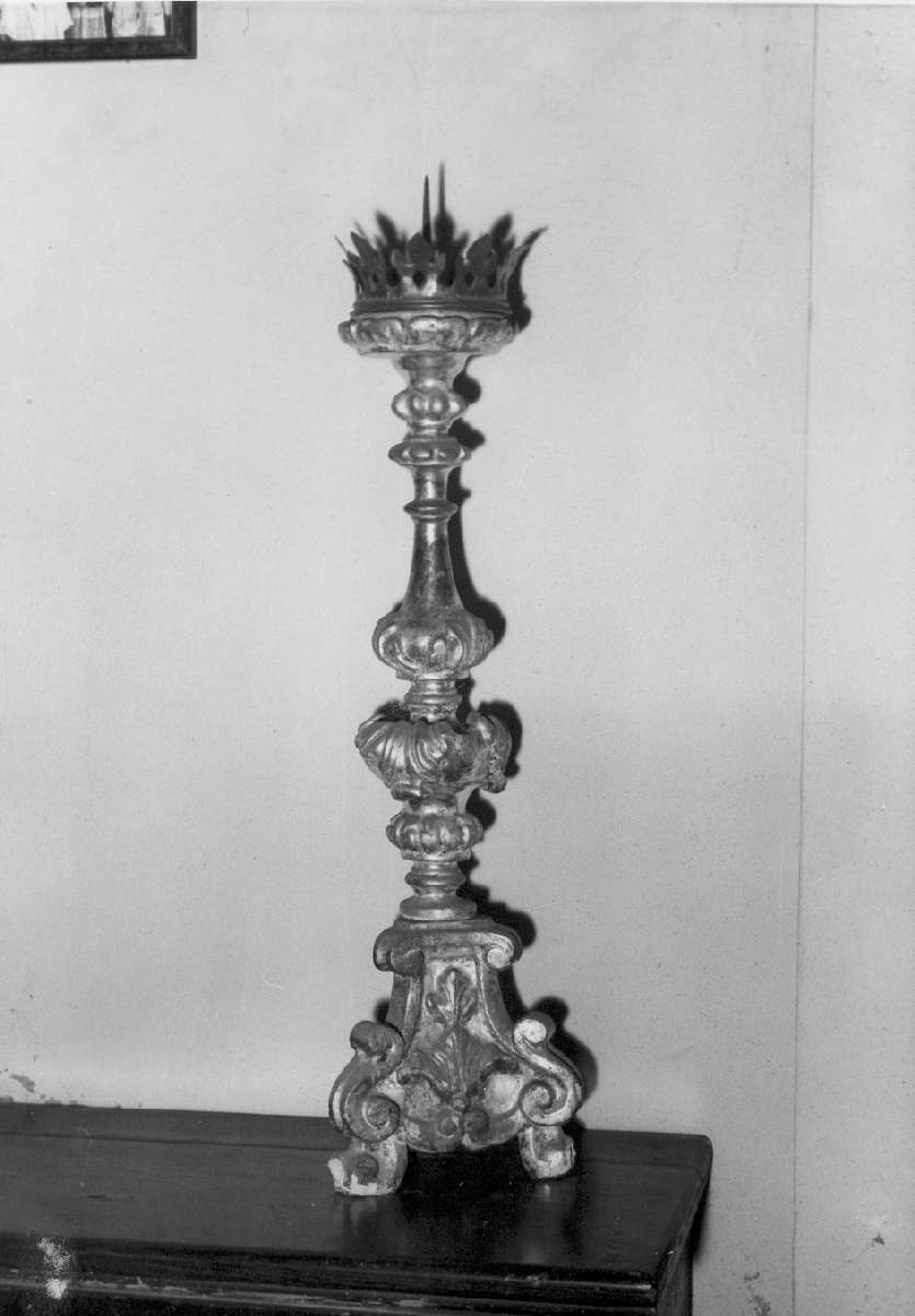 candeliere d'altare, serie - manifattura modenese (primo quarto sec. XVIII)