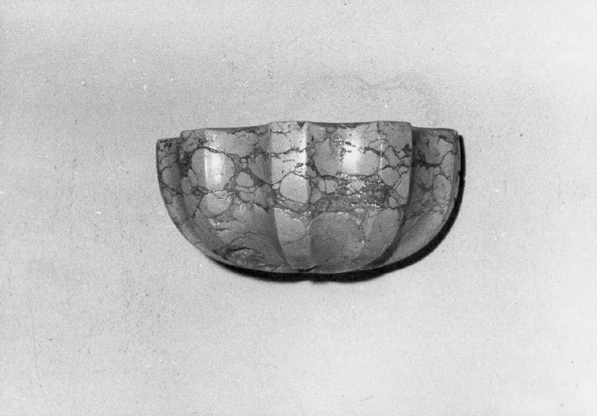 acquasantiera da parete - manifattura modenese (primo quarto sec. XVIII)