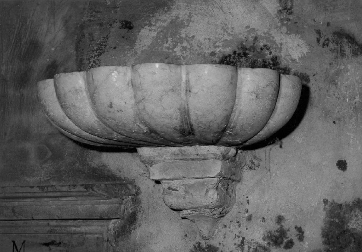 acquasantiera da parete, serie - manifattura veronese (seconda metà sec. XVII)