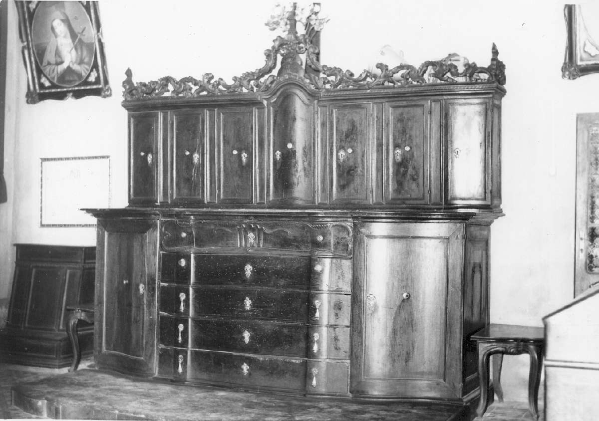 mobile da sacrestia - manifattura modenese (sec. XVIII)