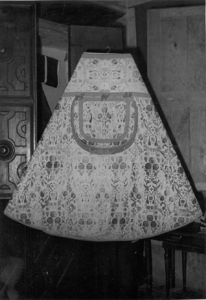 piviale - manifattura emiliana (seconda metà sec. XIX)