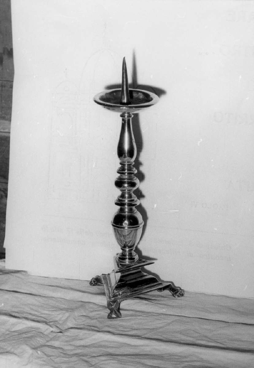 candeliere d'altare, serie - manifattura emiliana (prima metà sec. XVII)