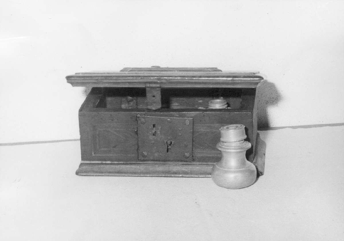 custodia - di vasetti per oli santi - manifattura modenese (seconda metà sec. XVIII)