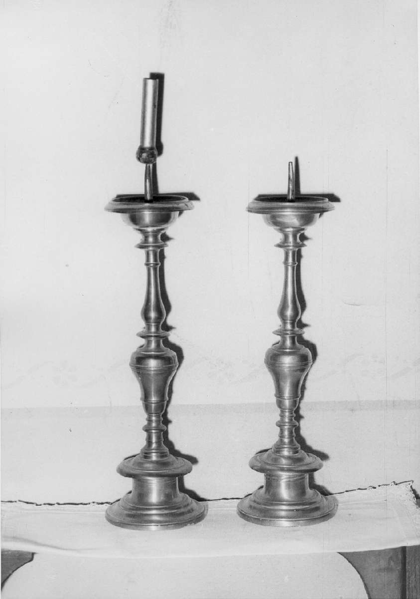 candeliere d'altare, serie - manifattura emiliana (metà sec. XVII)