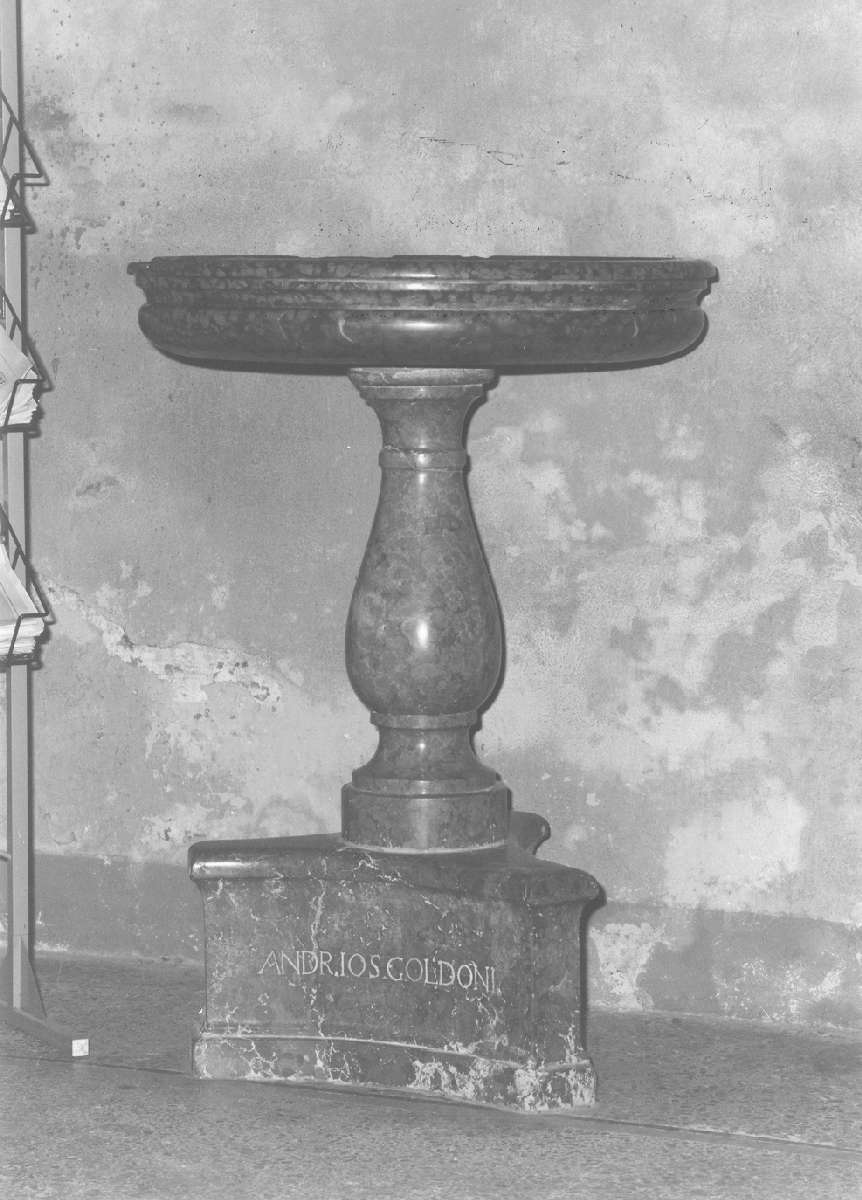 acquasantiera - a fusto - manifattura veronese (sec. XVIII)