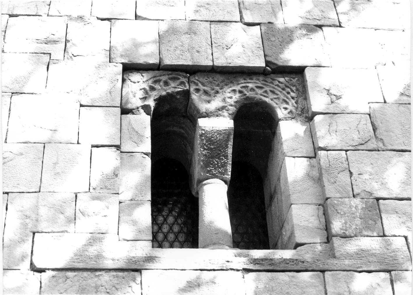 bifora - manifattura reggiana (sec. XII)