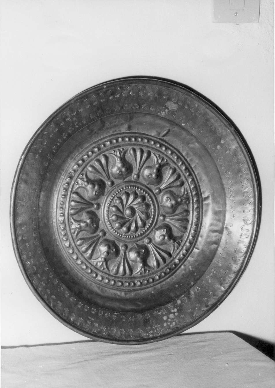 piatto per elemosine - bottega emiliana (sec. XIX)