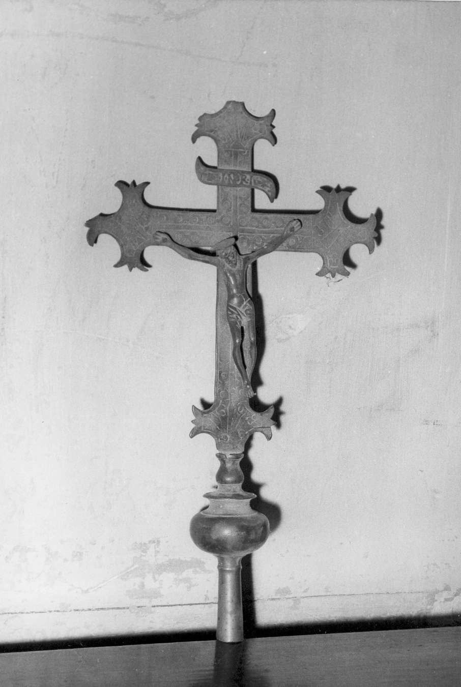 croce processionale - manifattura reggiana (fine/inizio secc. XVI/ XVII)