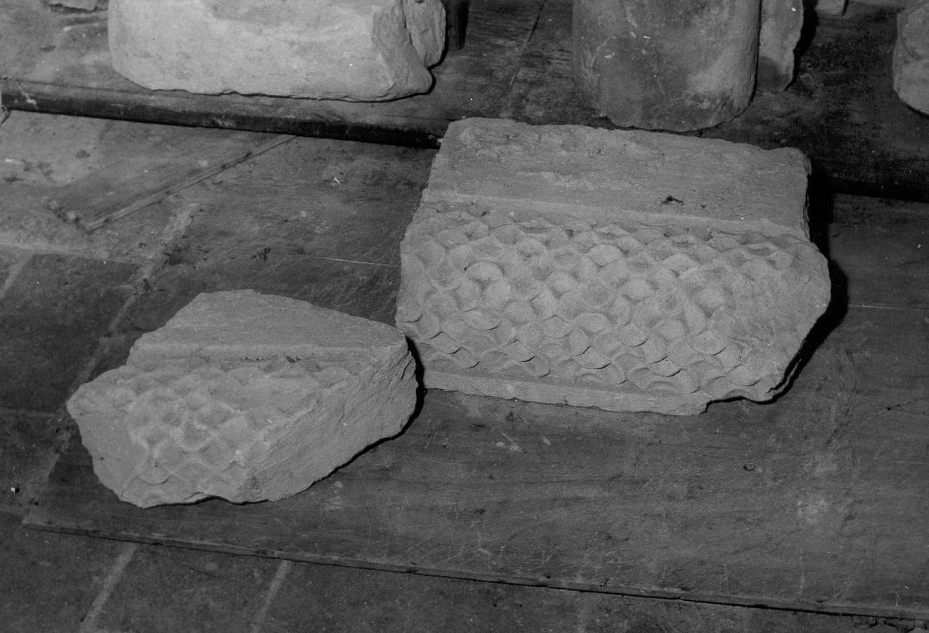 motivo decorativo a onda (decorazione plastica, frammento) - bottega emiliano-lombarda (sec. XIII)