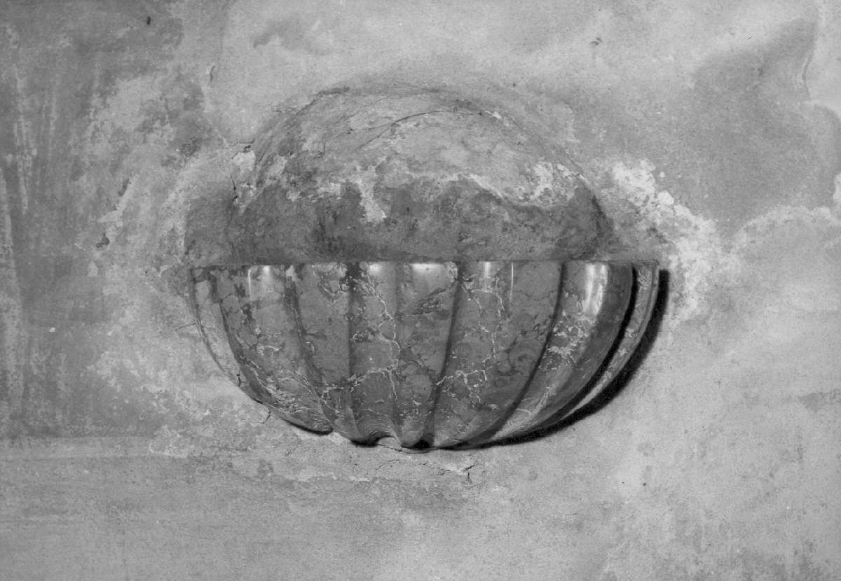 acquasantiera da parete, serie - manifattura reggiana (seconda metà sec. XVII)