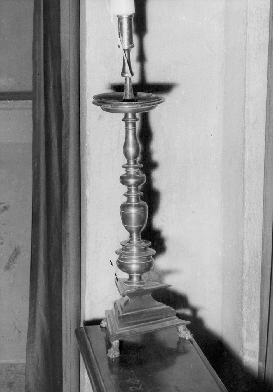 candeliere d'altare, serie - manifattura reggiana (sec. XVII)