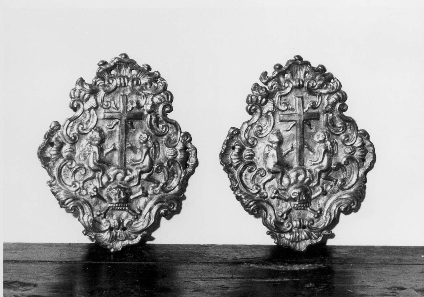 emblema di confraternita, serie - manifattura emiliano-lombarda (sec. XVIII)