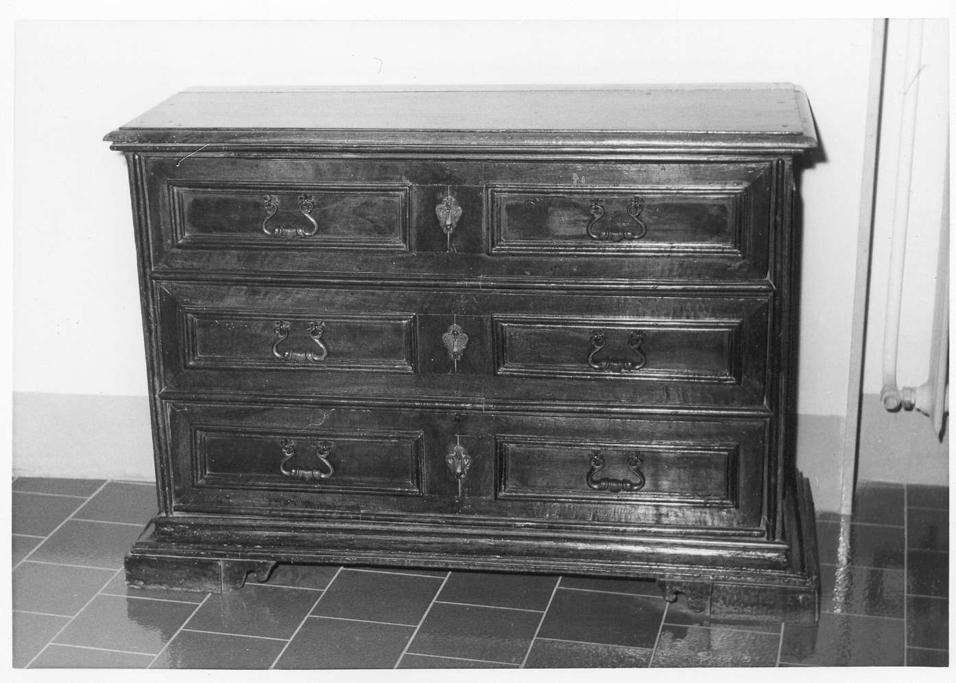 cassettone - manifattura emiliana (seconda metà sec. XVII)