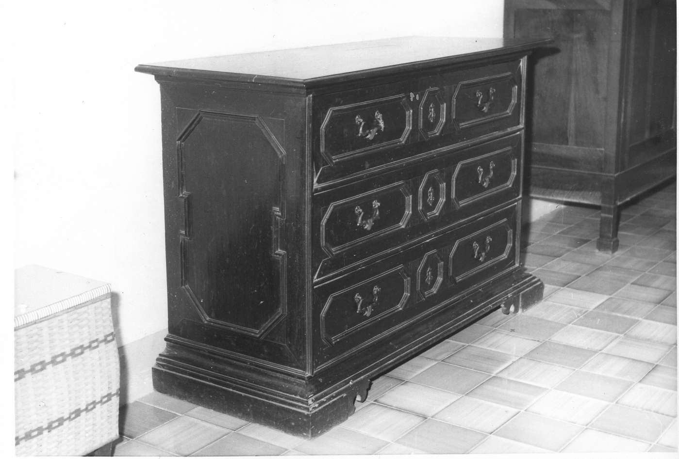 cassettone - manifattura emiliana (inizio sec. XVIII)