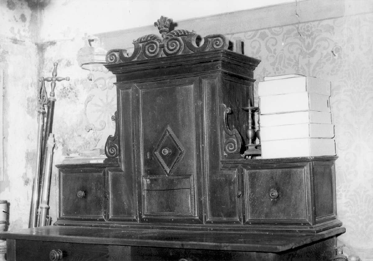 armadio da sacrestia, frammento - manifattura reggiana (sec. XVII)