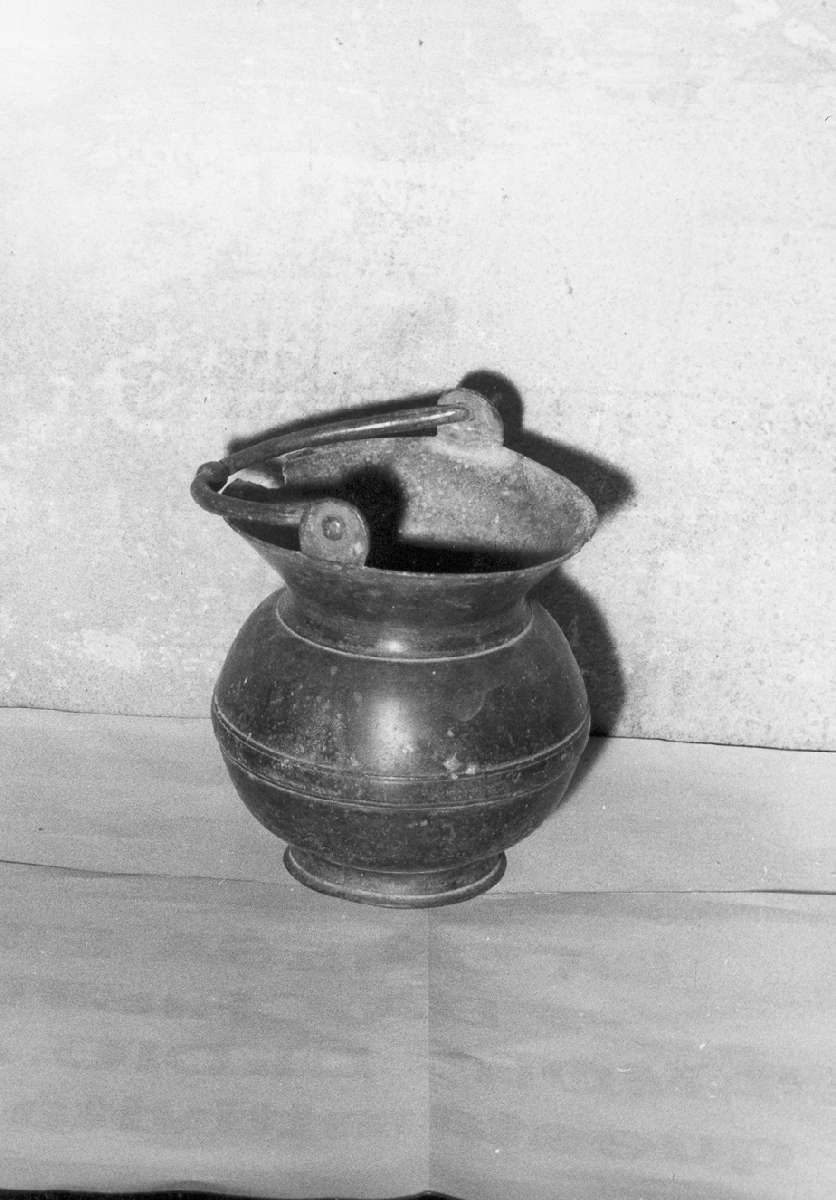 secchiello per l'acqua benedetta - manifattura reggiana (fine/inizio secc. XVI/ XVII)