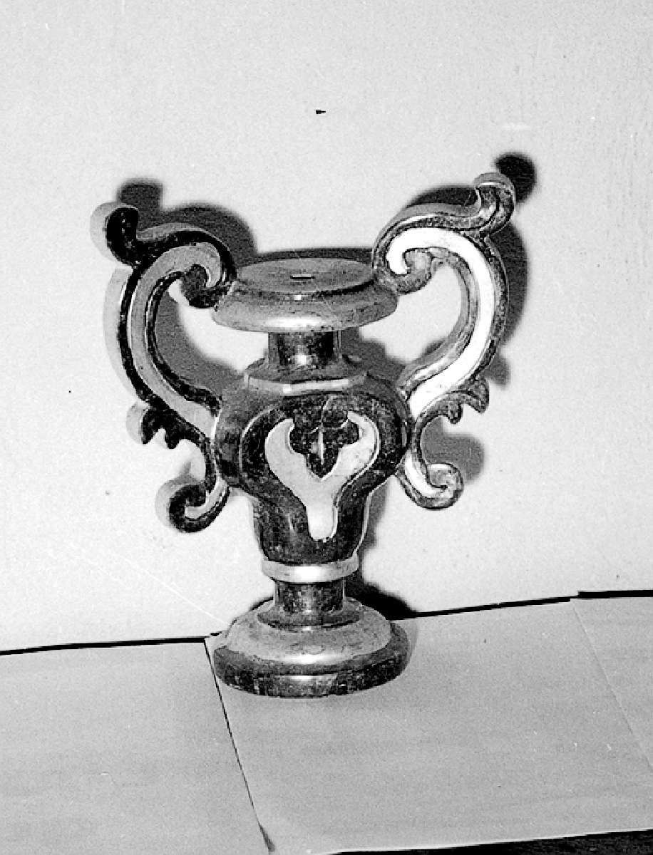 vaso d'altare con composizione floreale, serie - manifattura reggiana (sec. XIX)