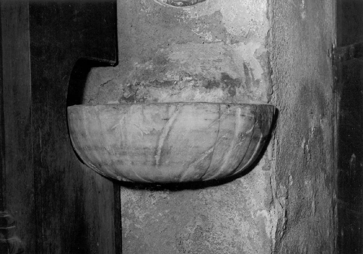 acquasantiera da parete - manifattura reggiana (sec. XVII)