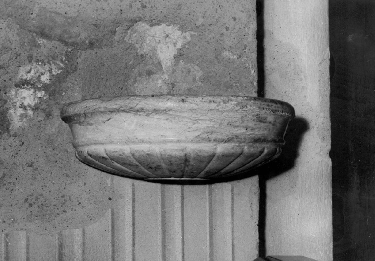 acquasantiera da parete - manifattura reggiana (sec. XVII)