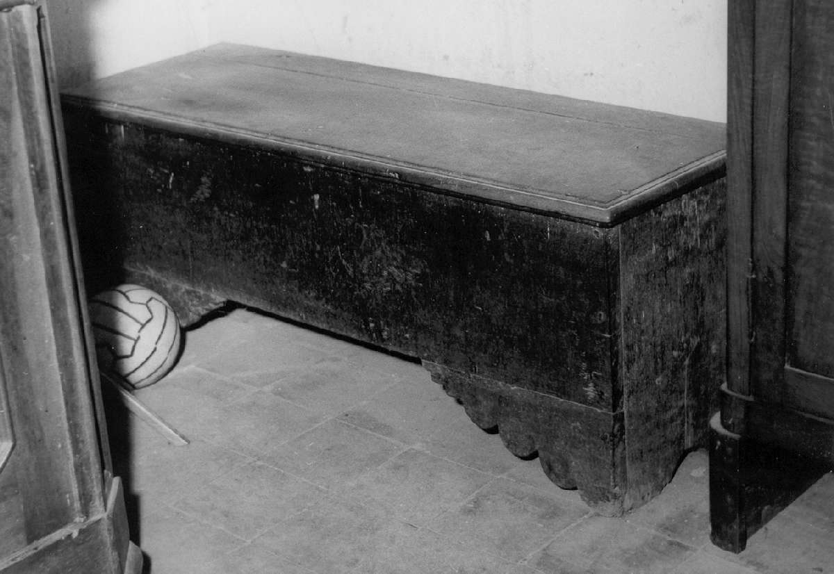 cassapanca - manifattura reggiana (fine/inizio secc. XVII/ XVIII)