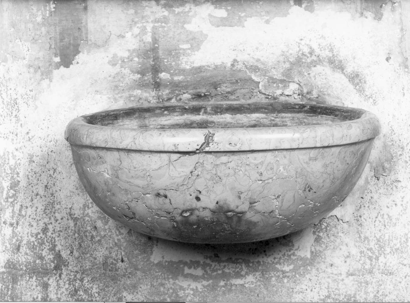 acquasantiera da parete, serie - manifattura emiliano-lombarda (sec. XIX)