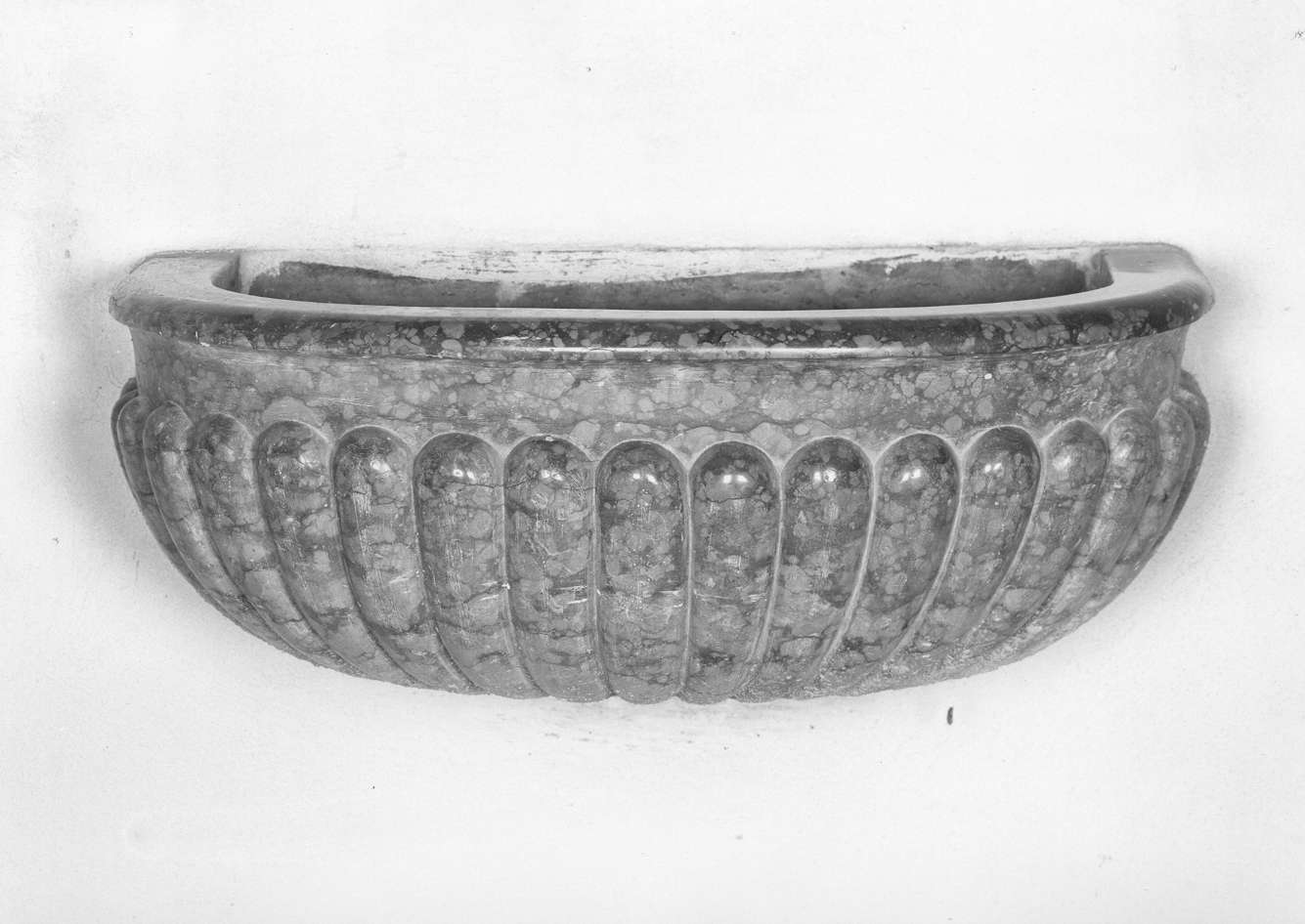 acquasantiera da parete, serie - manifattura emiliano-lombarda (sec. XVII)