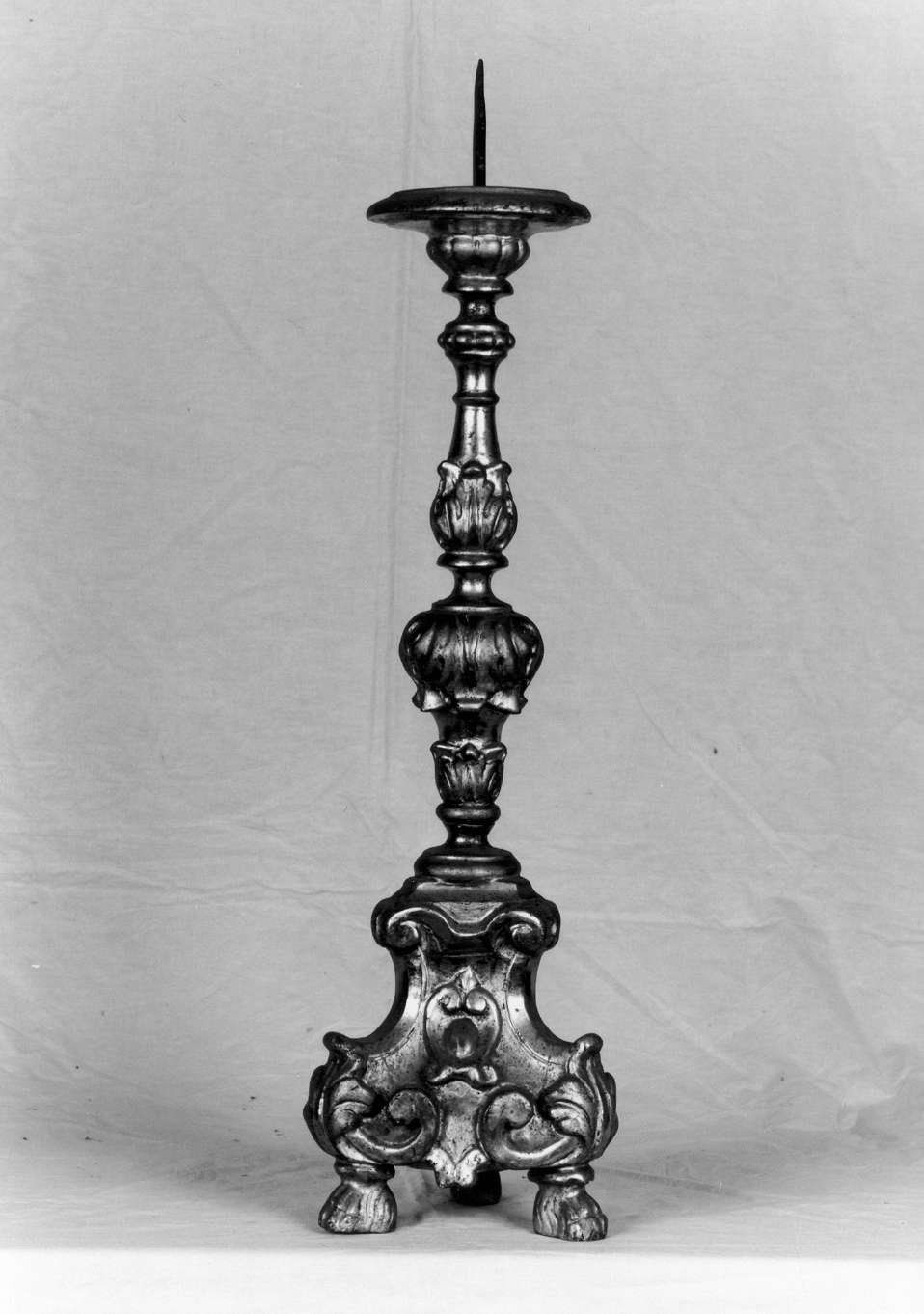 candeliere d'altare, serie - manifattura emiliana (sec. XVIII)