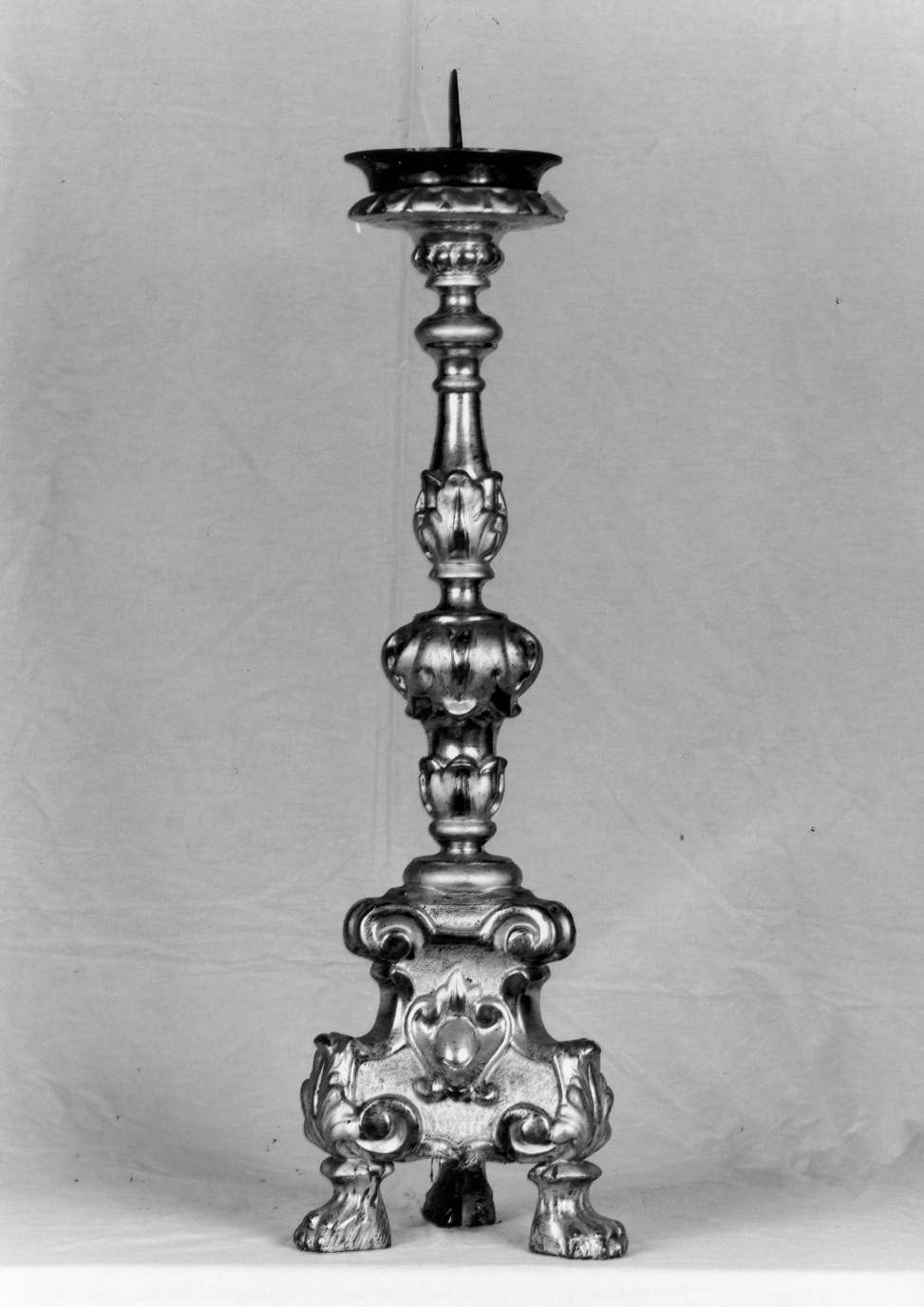 candeliere d'altare, serie - manifattura emiliana (sec. XVIII)