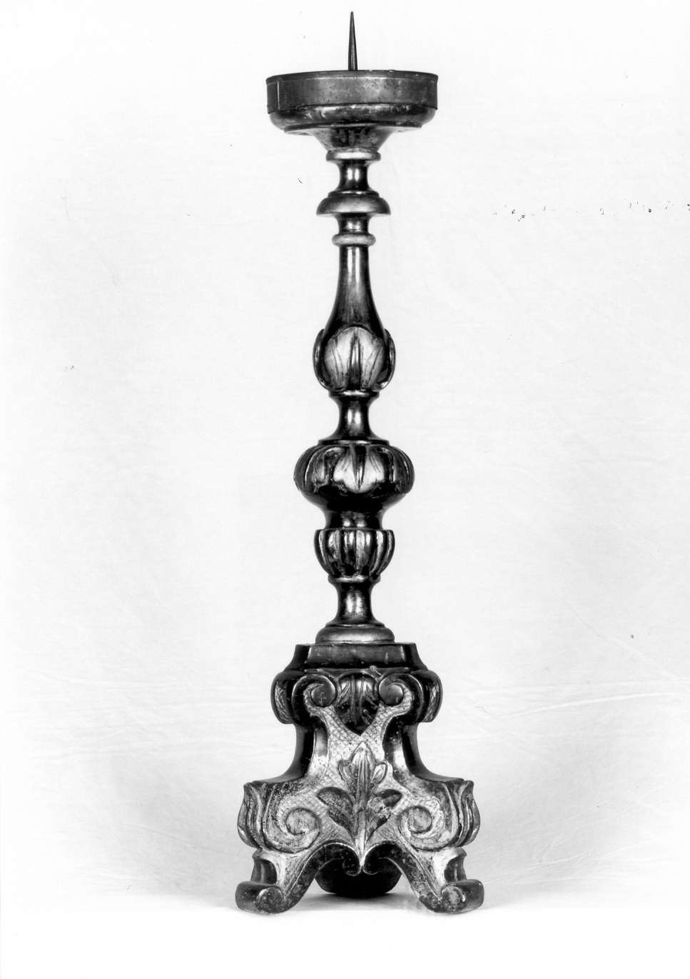 candeliere d'altare, serie - manifattura emiliana (seconda metà sec. XVIII)