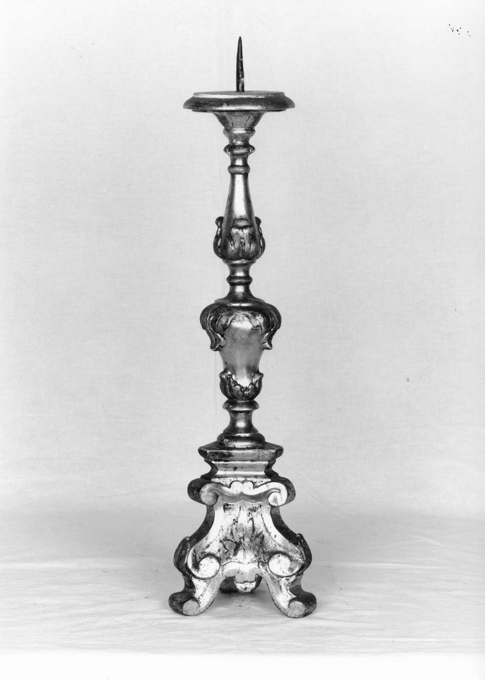 candeliere d'altare, serie - manifattura emiliana (seconda metà sec. XVIII)