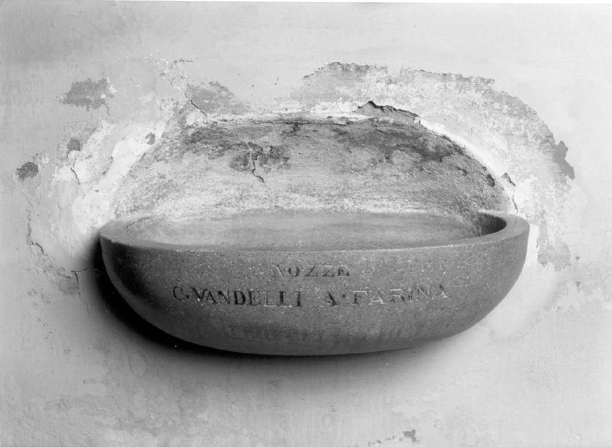 acquasantiera da parete - manifattura modenese (primo quarto sec. XX)