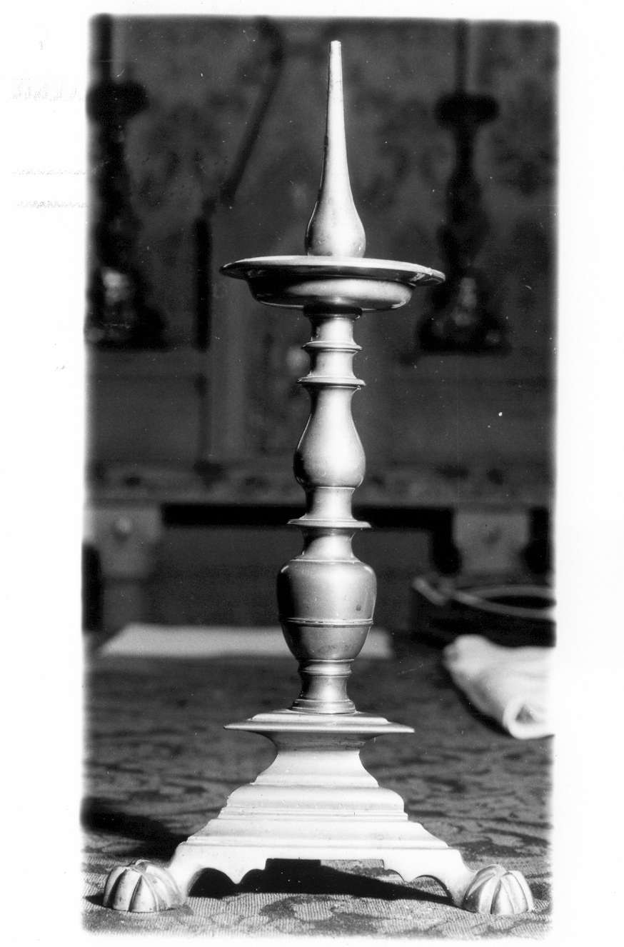 candeliere d'altare, serie - manifattura emiliana (prima metà sec. XVII)