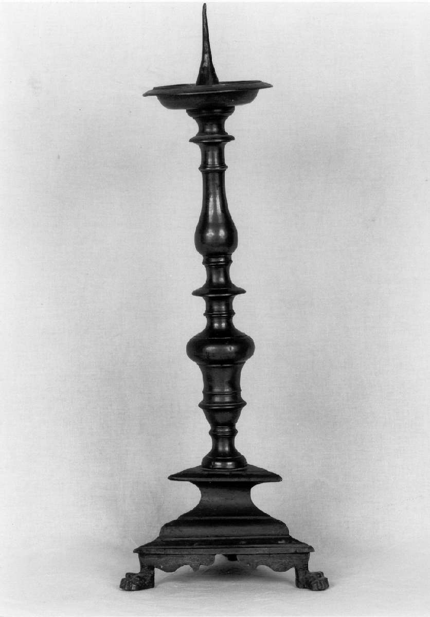 candeliere d'altare, serie - manifattura reggiana (sec. XVIII)