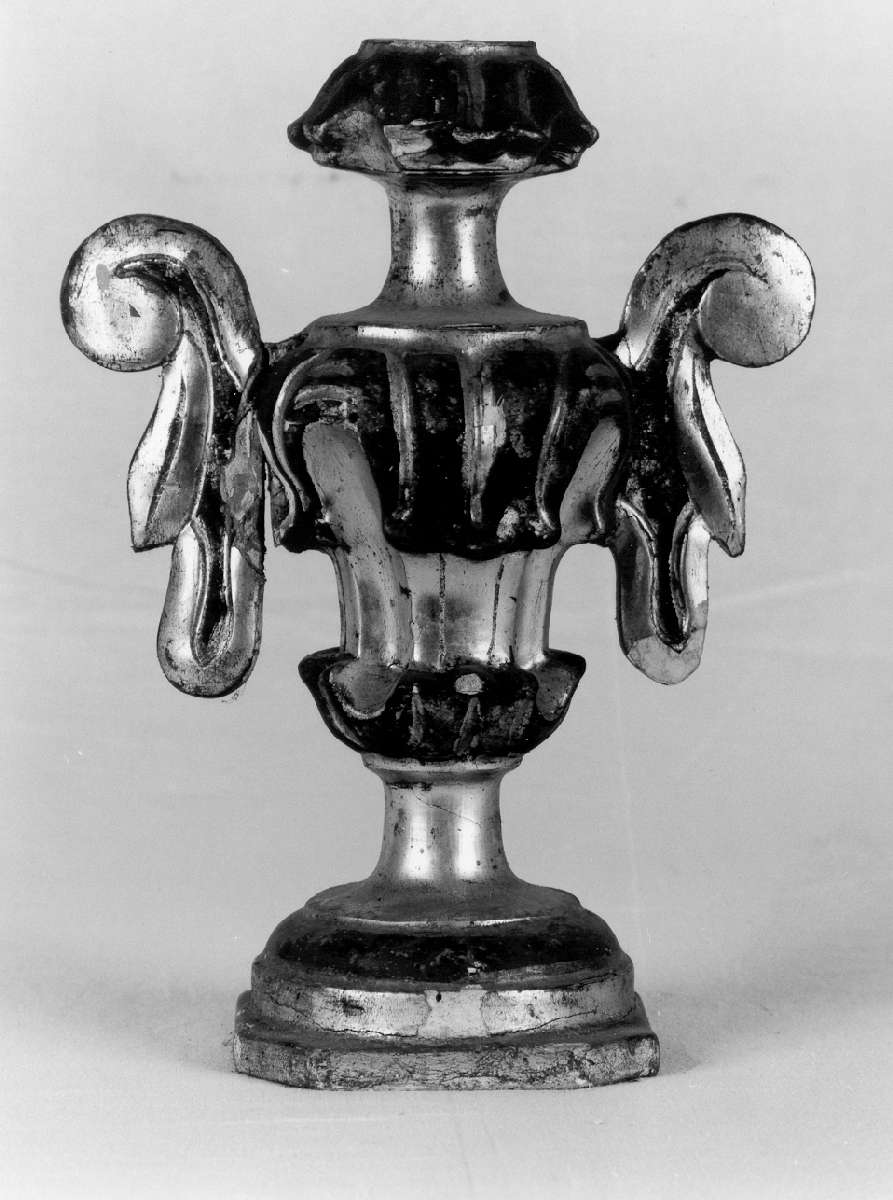 vaso d'altare con composizione floreale, serie - manifattura emiliana (seconda metà sec. XIX)