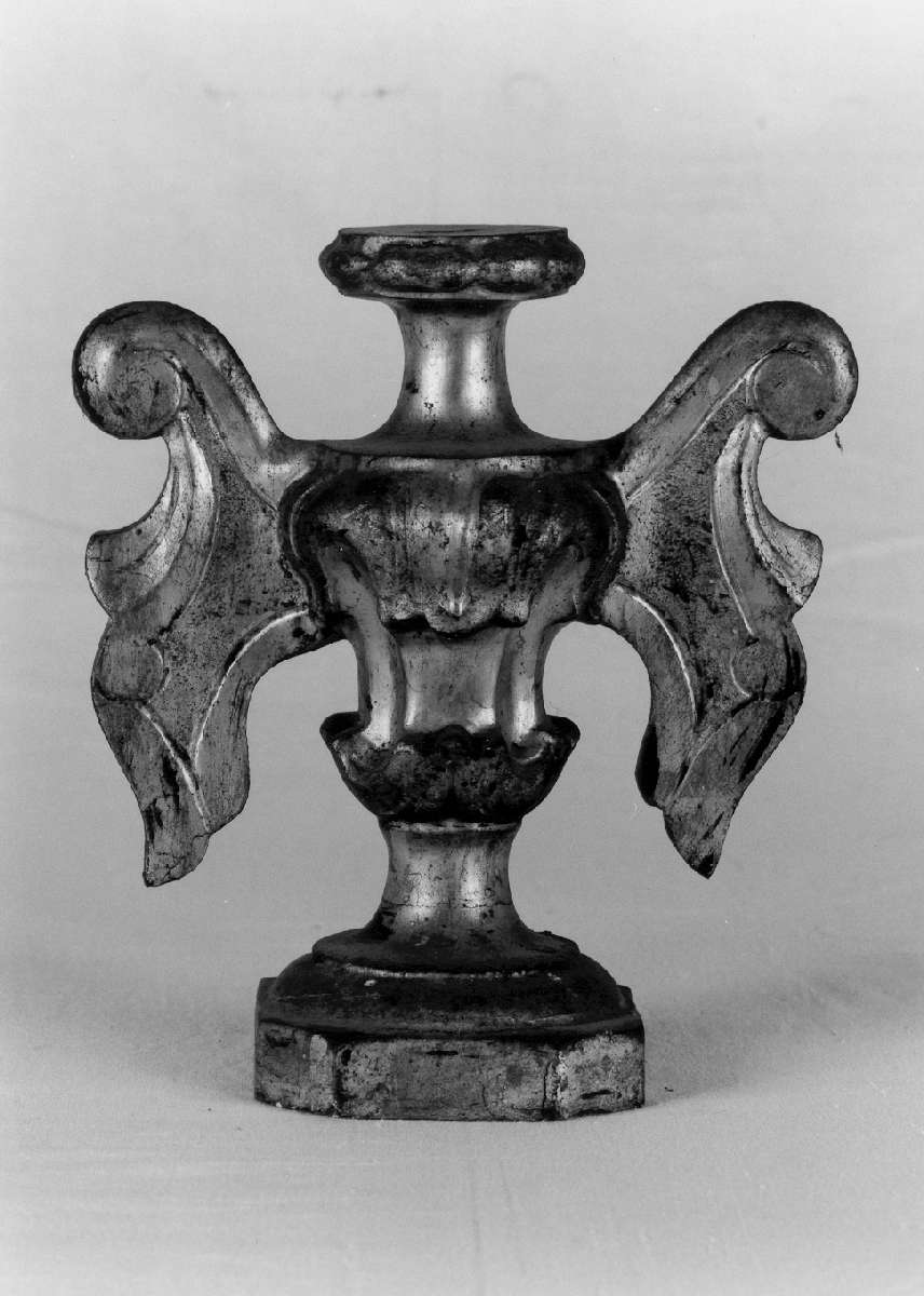 vaso d'altare con composizione floreale, serie - manifattura emiliana (seconda metà sec. XIX)