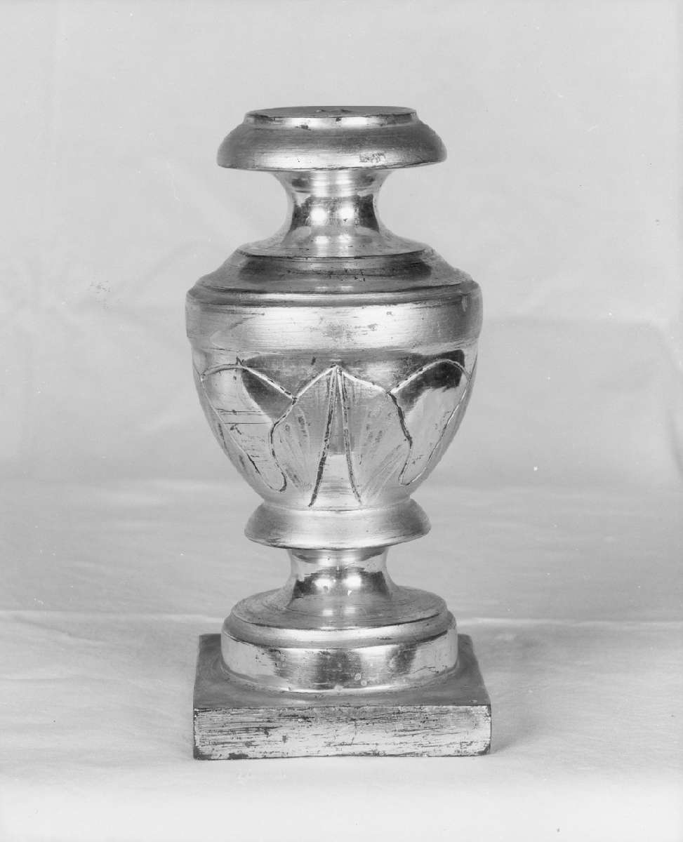 vaso d'altare con composizione floreale, serie - manifattura emiliana (metà sec. XIX)