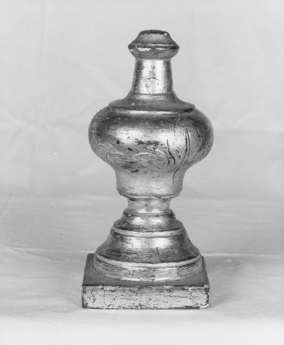 vaso d'altare con composizione floreale, serie - manifattura emiliana (prima metà sec. XIX)