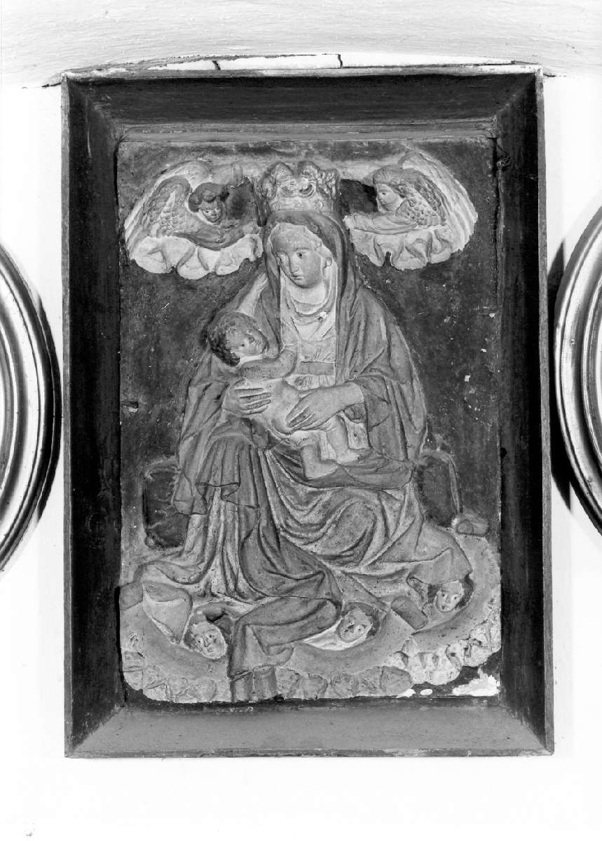 Madonna con Bambino (rilievo) - ambito emiliano (prima metà sec. XVII)