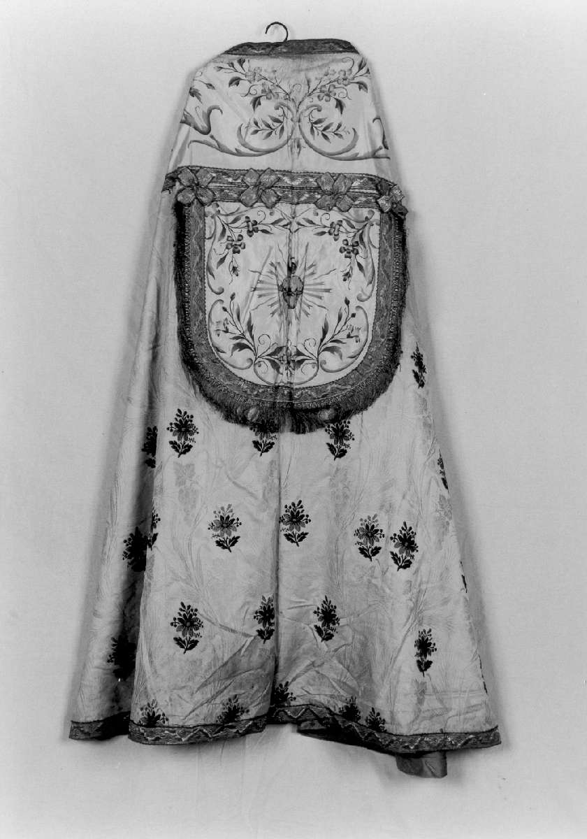 piviale - manifattura emiliana (primo quarto sec. XX)