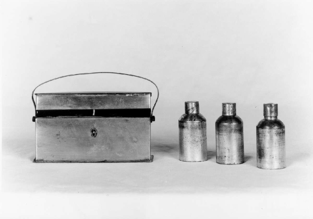 vasetti per oli santi, insieme - manifattura emiliana (secc. XIX/ XX)