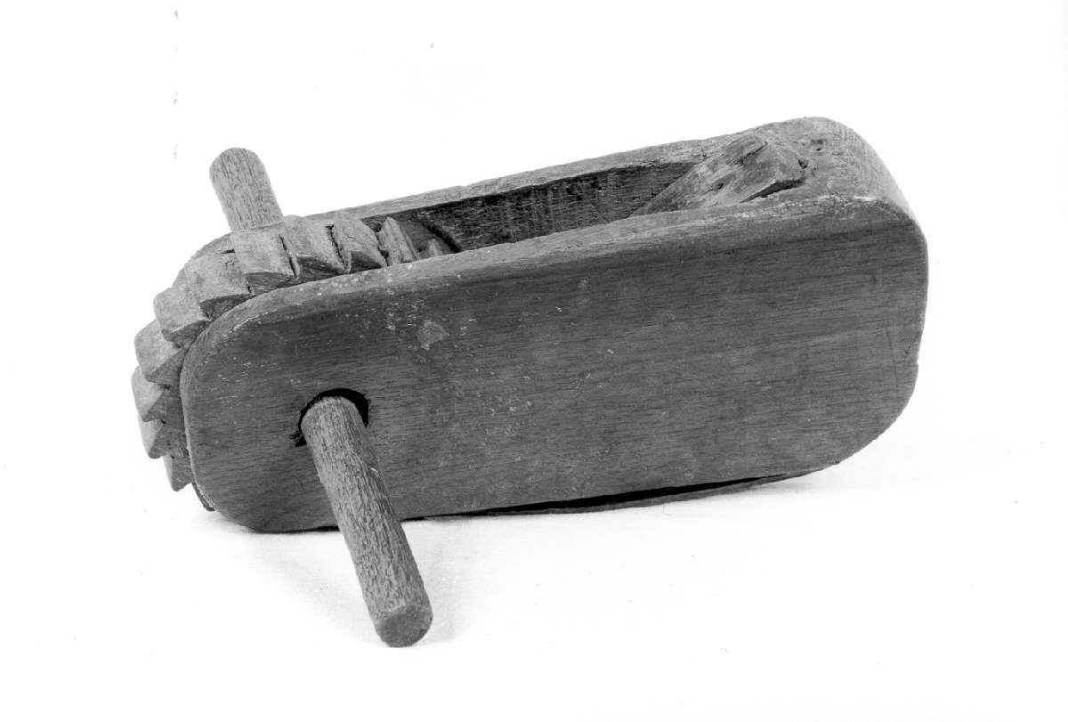 raganella - manifattura reggiana (seconda metà sec. XIX)