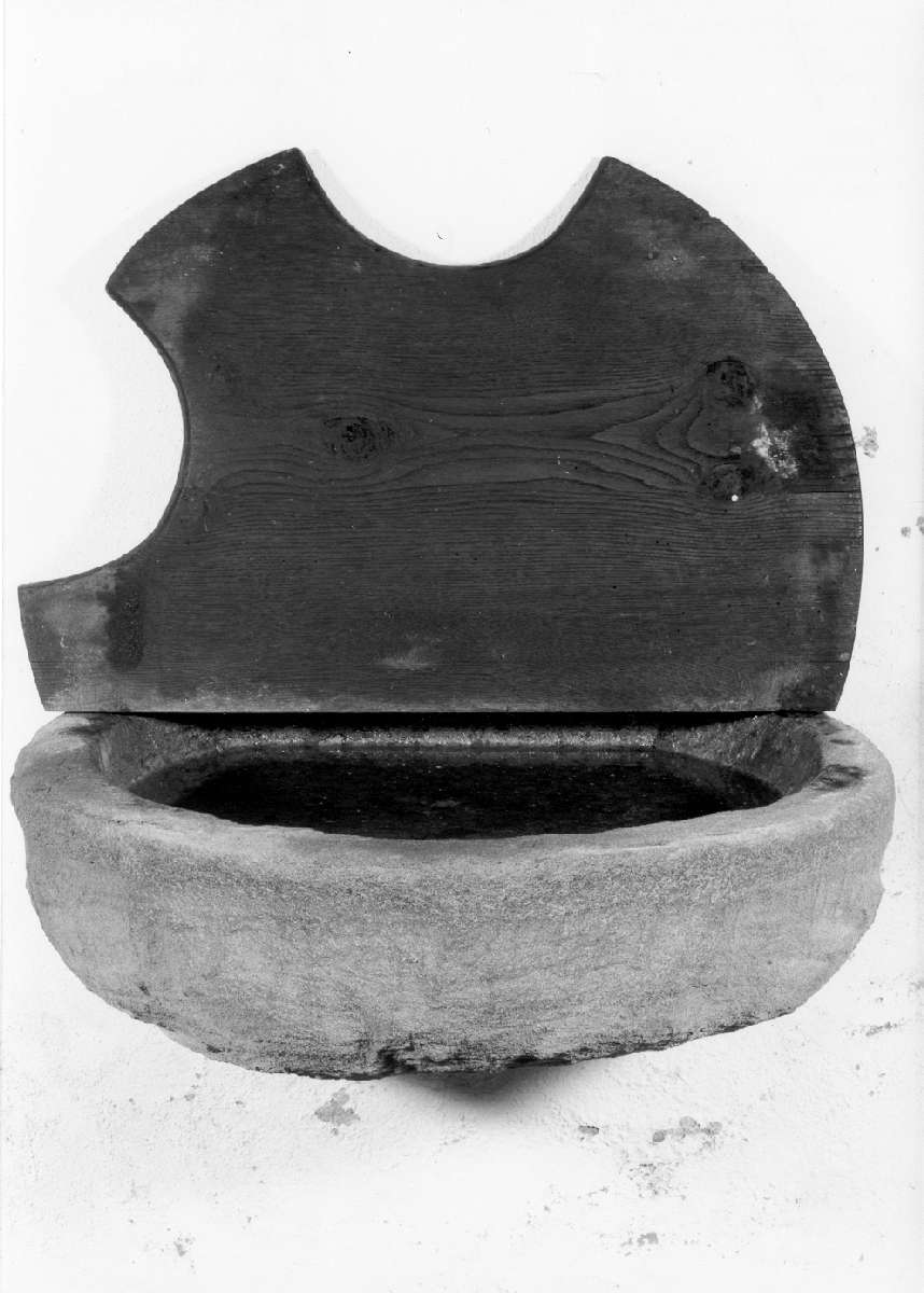 acquasantiera da parete - manifattura reggiana (sec. XVII)