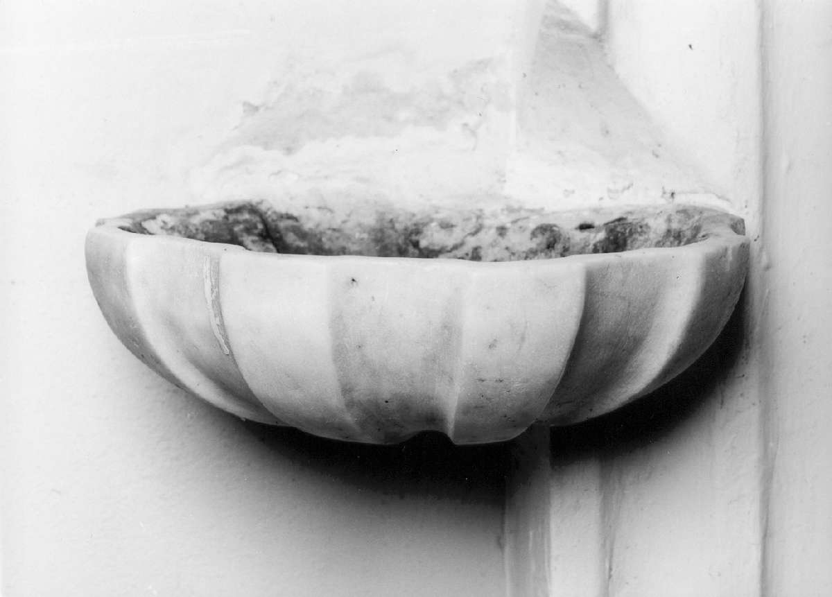 acquasantiera da parete - manifattura reggiana (sec. XVIII)