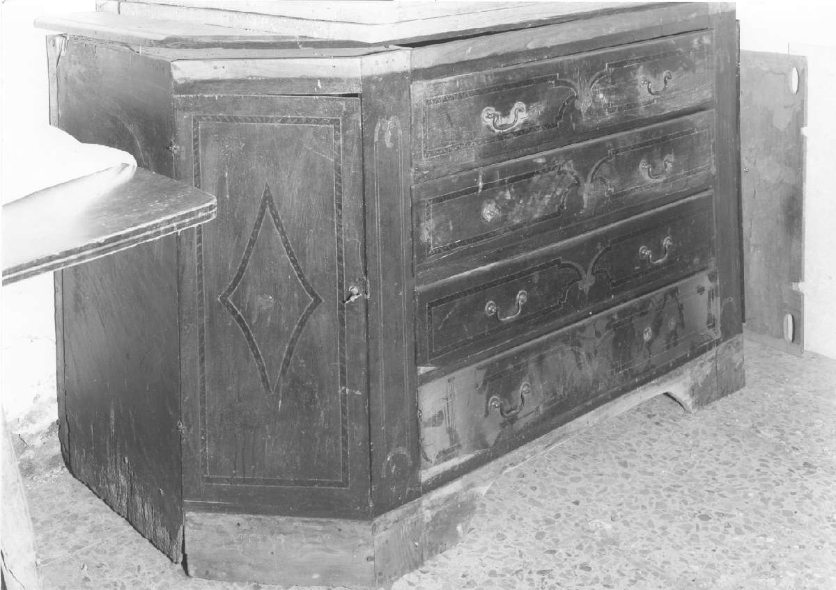 armadio da sacrestia - manifattura reggiana (ultimo quarto sec. XVIII)