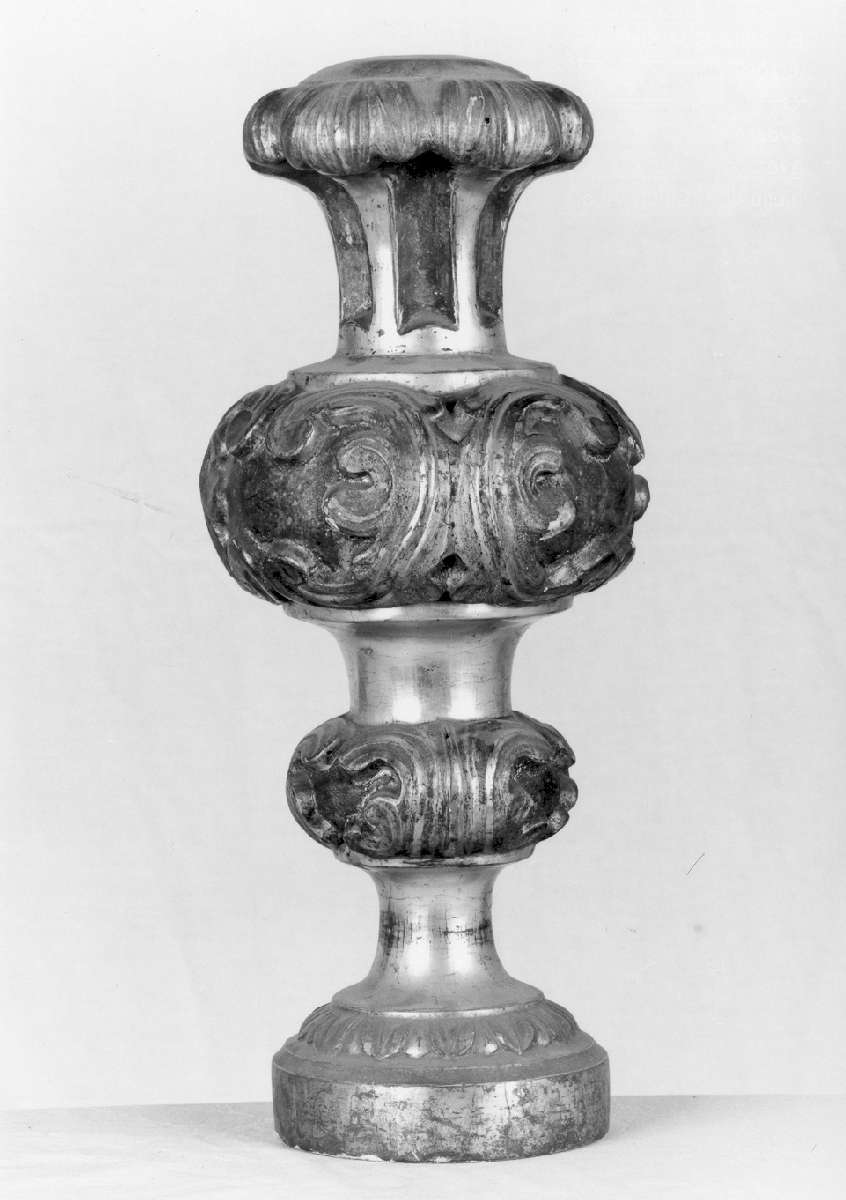 vaso d'altare con composizione floreale, serie - manifattura emiliana (metà sec. XIX)