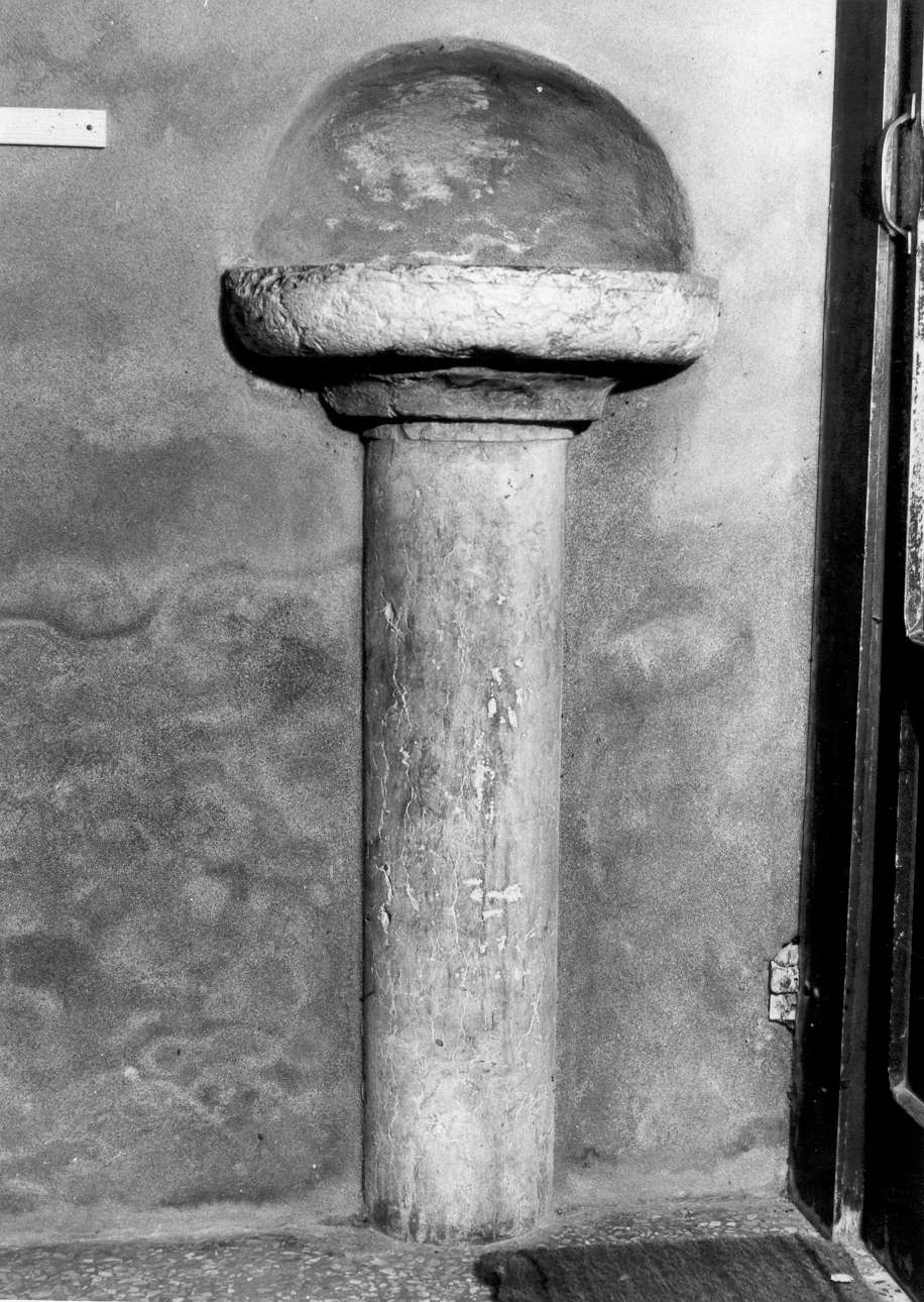 acquasantiera da parete - manifattura reggiana (sec. XVI)