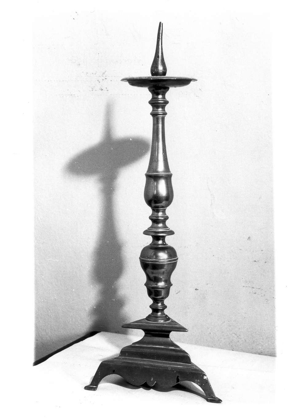 candeliere d'altare, serie - manifattura emiliana (sec. XVIII)