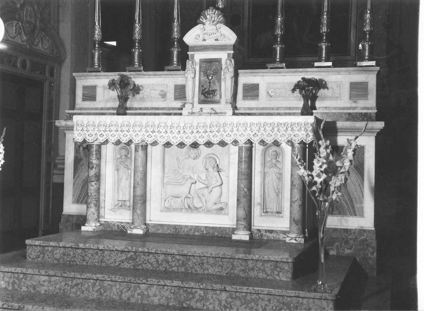 altare maggiore di Adani Carmela (sec. XX)