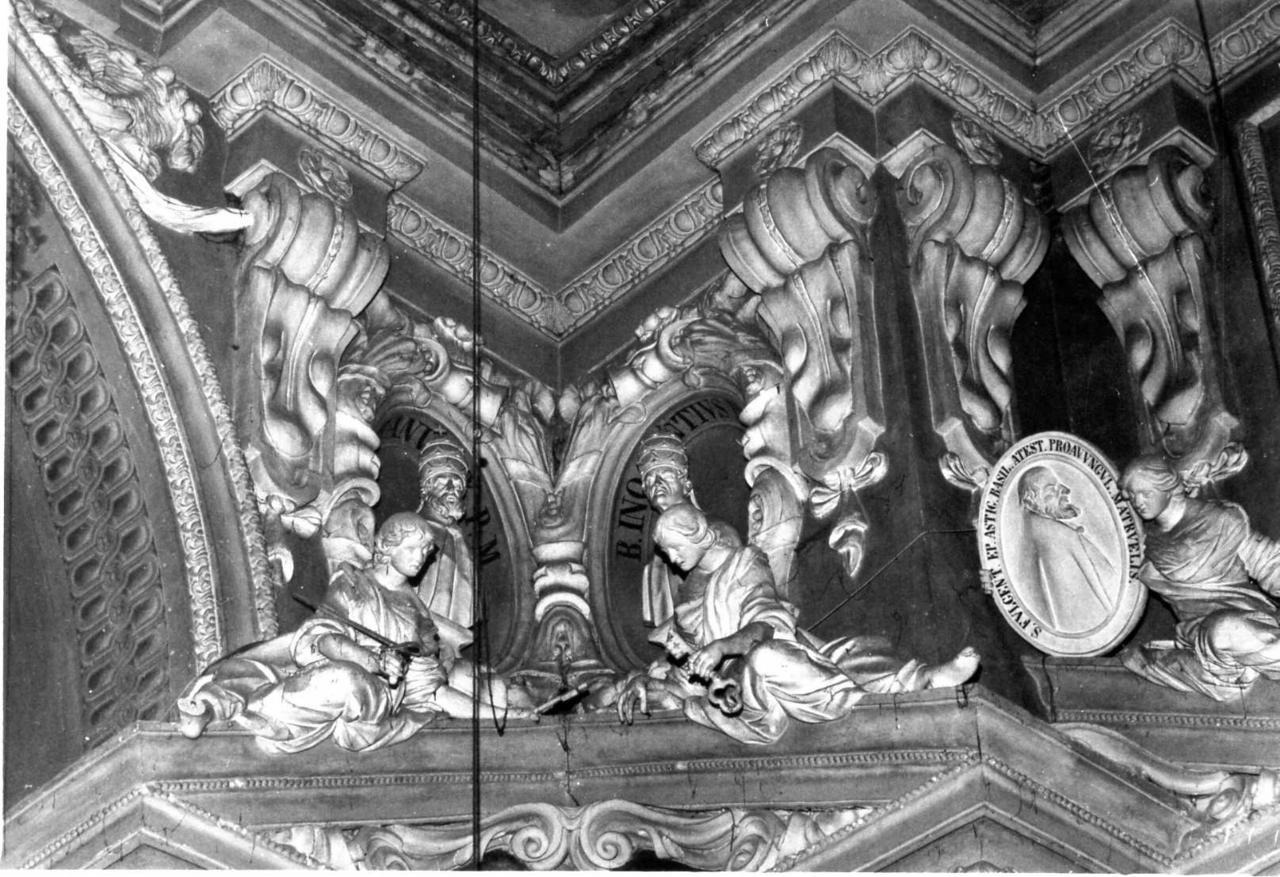 Papa Innocenzo I e Papa Stefano IX (gruppo scultoreo) - bottega modenese (seconda metà sec. XVII)